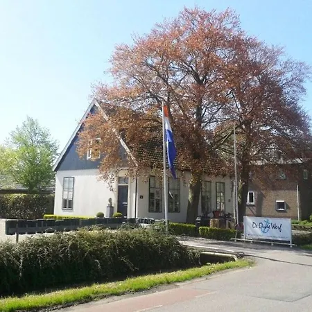 Hotel Houseboat Big Poel House 4*