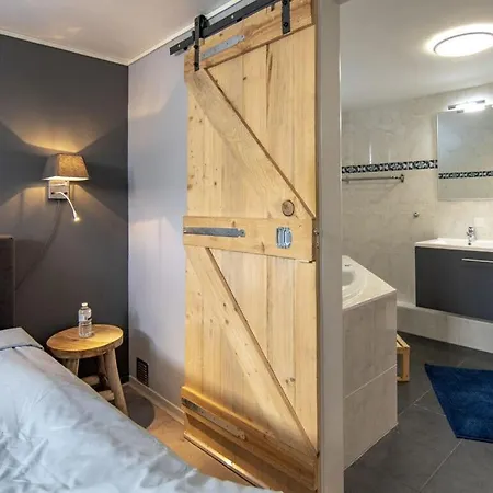 فندق Houseboat Big Poel House 4*